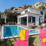 Liana By Lovelystay Holiday home